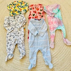 Set 3-6 month footed sleepers.
